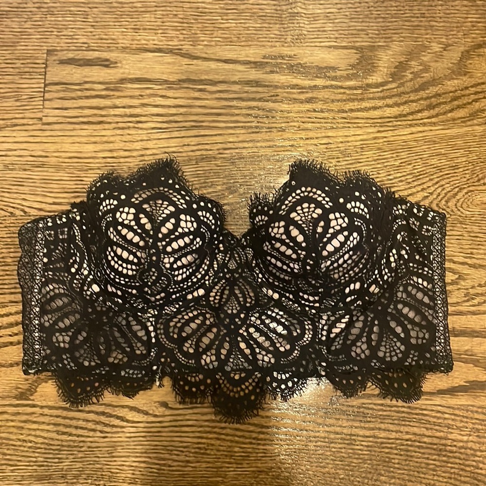 Victoria’s Secret 32D Lace Strapless Bralette